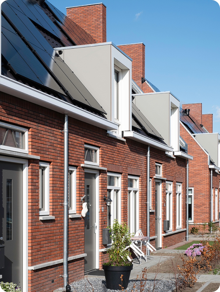 Reihenmittelhaus mit Solaranlagen auf dem Dach